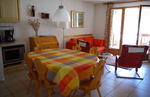 Monetier-les-Bains Apartment | Le Monetier Les Bains: sunny modern flat close to village centre and ski lifts