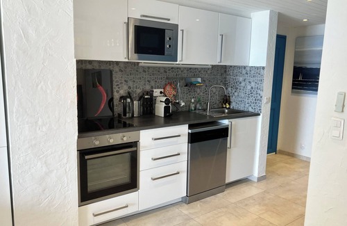 Le Lavandou Apartment | Le Nautilus T2* mezzanine with direct beach access