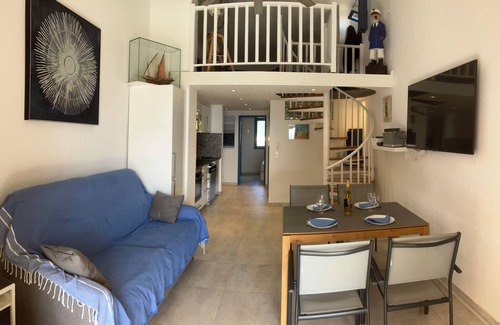 Le Lavandou Apartment | Le Nautilus T2* mezzanine with direct beach access
