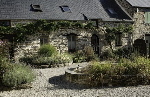 Saint-Mayeux Cottage | Le Neflier Charming 17th C Cottage near Lac du Guerledan. 1 bedroom