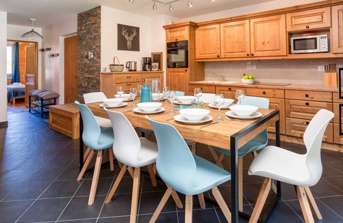 Chamonix City Centre Apartment | Le Paradis 25 Apartment - an apartment that sleeps 6 guests in 3 bedrooms