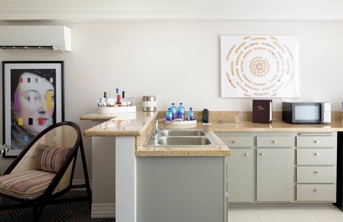 Tri-West Hotel | Le Parc at Melrose