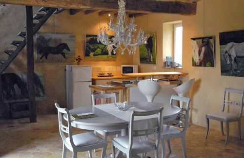 Saint-Aubin-des-Grois Bed & Breakfast | Le Pautonier. Guest house in Perche