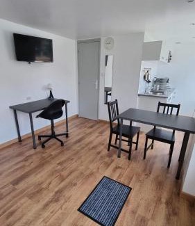 Avesnes-sur-Helpe Apartment | Le petit Château Avesnois - Studio en rez-de-chaussée
