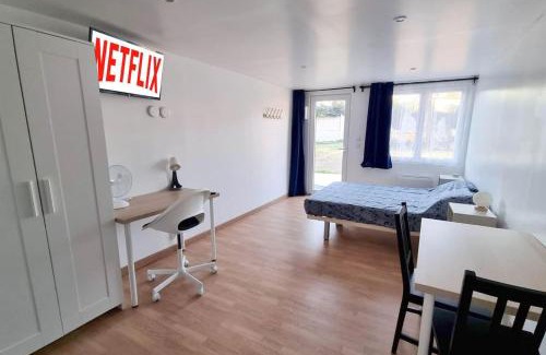 Avesnes-sur-Helpe Apartment | Le petit Château Avesnois - Studio en rez de jardin avec terrasse privée