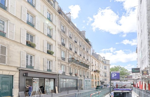 Saint-Vincent-de-Paul Apartment | Le Petit Hôtel - Appt 6p 127 m² à Paris