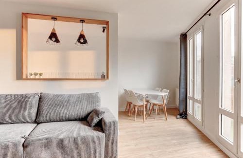 Montigny-le-Bretonneux Apartment | Le Petit Nid - Apt Lumineux en Hypercentre