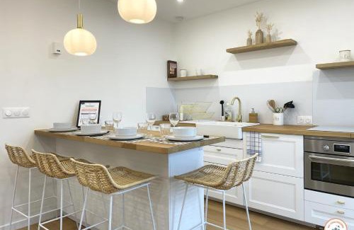 Tourgeville Apartment | Le Petit Palais - 50m Plage - Vue mer et campagne