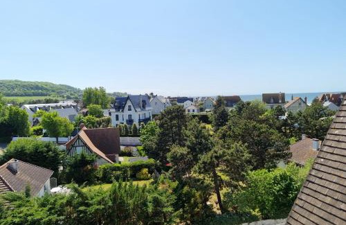 Tourgeville Apartment | Le Petit Palais - 50m Plage - Vue mer et campagne