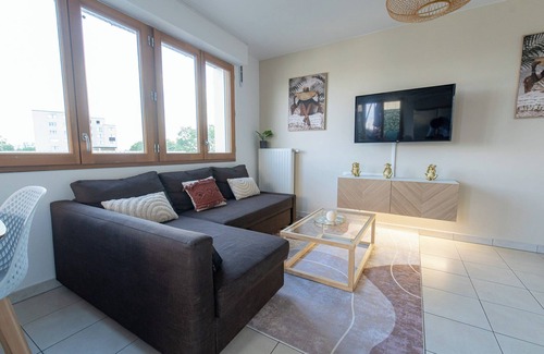 Saint-Denis Apartment | LE PETIT SESAME L' évasions cosy jacuzzi terrace wifi parking 2 steps stadiumDF