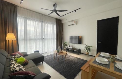 George Town Apartment | Le Petit Suite - 8 Pax Sea View Infinity Pool