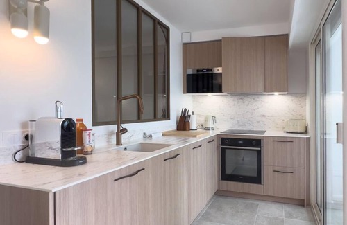 Antibes City Centre Apartment | LE PORT VAUBAN Harbor view for 4 by Sunset