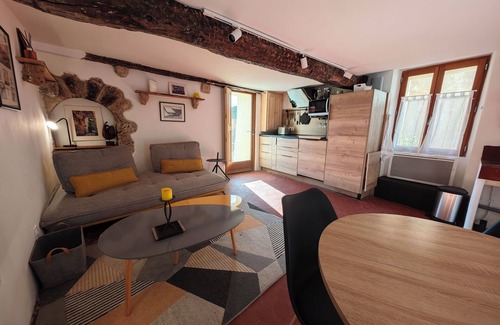 Villecroze House | Le Portail D'airain