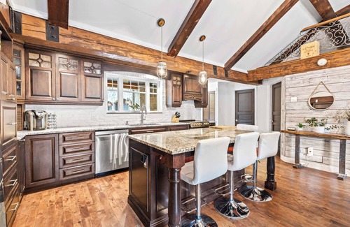 Saint-Brigitte-de-Laval Ski Chalet | Le Riverain | Spa and river