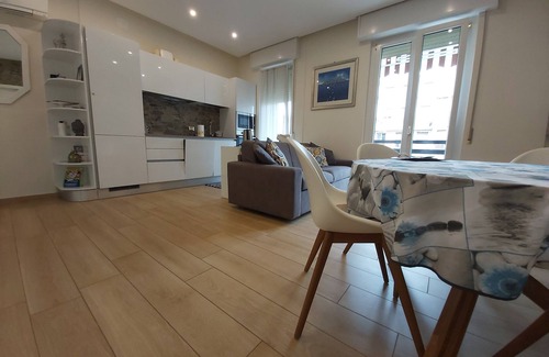 Desenzano del Garda Apartment | Le Rive - Beachfront apartment with lake view