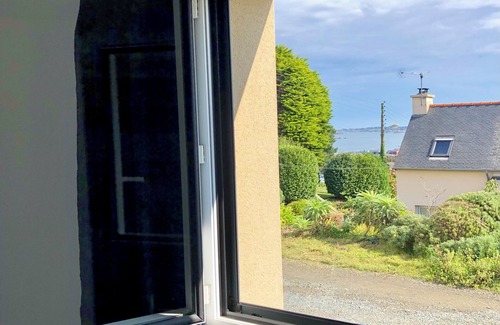 Loguivy House | Le Roc'h Hir - facing Bréhat