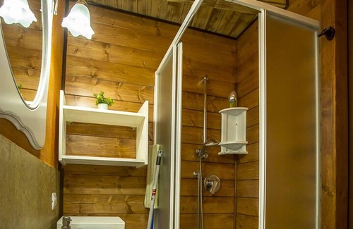 Precetto House | LE ROCCHE - Under the Castel, AMETISTA Apartment with SPA and Black River View