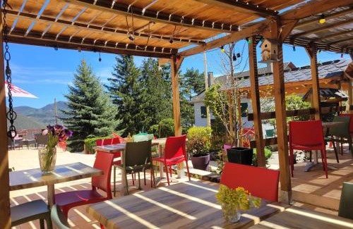 Escouloubre-les-bains House | Le sapin rouge - Restaurant - bar - chambres d'hôtes