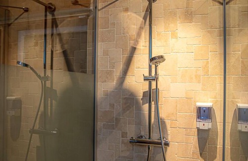 Aye Cabin | Le Spa du Cabanon: Cabanon de Luxe Avec Spa Entièrement Privatif