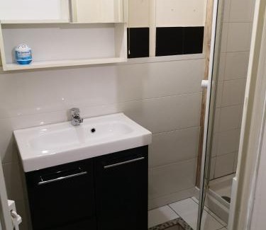 Saint-Mitre-les-Remparts Apartment | LE STUDIO REMCAM