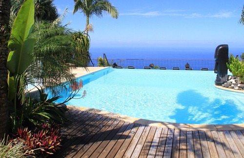 Piton Saint-Leu Apartment | Le Ti Jaque **** Beautiful T2 with garden, accessibility PMR, Pool & Spa