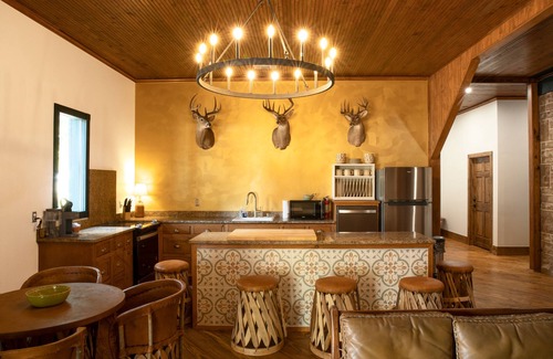 Mason Apartment | Lea Lou Lodge #4 on Broad St.