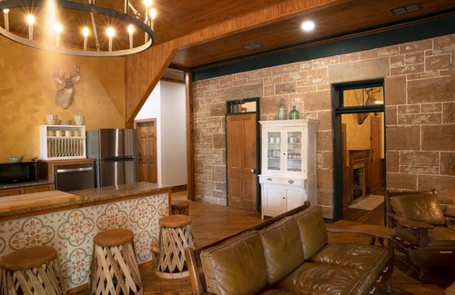 Mason Apartment | Lea Lou Lodge #4 on Broad St.