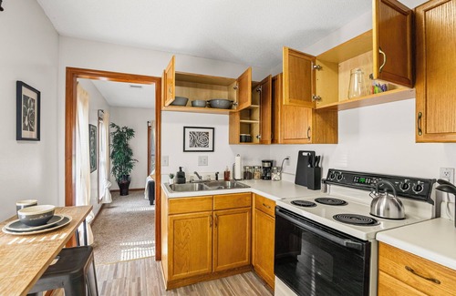 Olathe Apartment | Leaf and Loft ~ Tranquil w/Deck & Large Yard with Wi-Fi with Stunning View