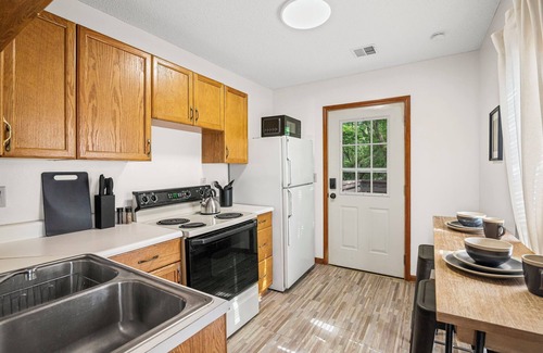 Olathe Apartment | Leaf and Loft ~ Tranquil w/Deck & Large Yard with Wi-Fi with Stunning View