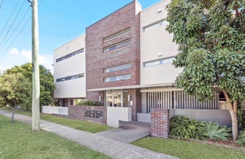 Morningside Apartment | Leafy & Spacious Apt w/Balcony, Parking & 65" TV