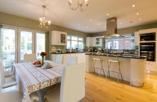 Northwood Bed & Breakfast | Leafy Suburban Bed and Breakfast