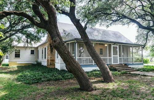 San Saba House | Leaning Oaks Ranch - A Perfect Texas Hill County Ranch Getaway!