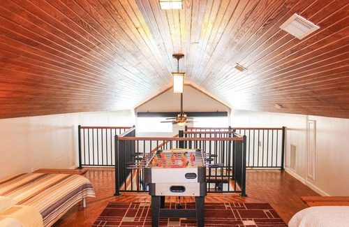La Grange Cabin | Leaning Pines Lodge, Sleeps 10, Double Cabins in the woods, 30 min to Round Top
