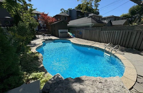 East York House | Leaside Rental w/Backyard& Pool, 3-bedroom house in fantastic Toronto