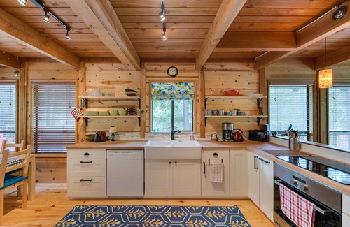 Ardenvoir House | Leavenworth cabin for maximum 4 people, with treehouse gazebo hot tub.