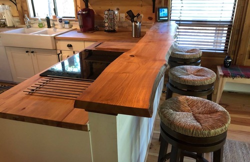 Ardenvoir House | Leavenworth cabin for maximum 4 people, with treehouse gazebo hot tub.