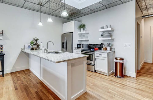 Lebanon Apartment | Lebanon Loft | on the Downtown Square