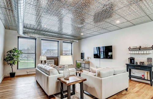 Lebanon Apartment | Lebanon Loft | on the Downtown Square