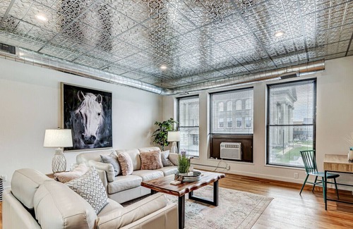 Lebanon Apartment | Lebanon Loft | on the Downtown Square