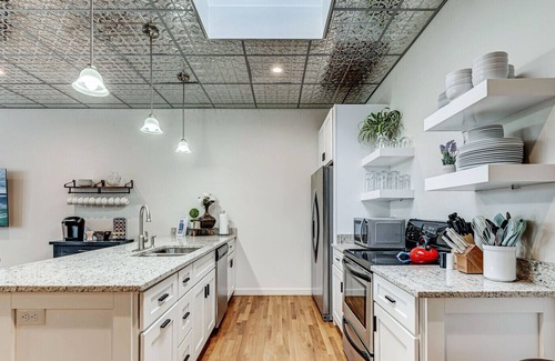 Lebanon Apartment | Lebanon Loft | on the Downtown Square