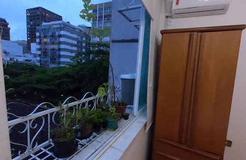 Leblon Apartment | Leblon two blocks from the beach: comfort and safety