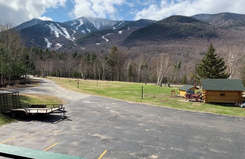 Wilmington Hotel | Ledgerock at Whiteface - Deluxe King Room