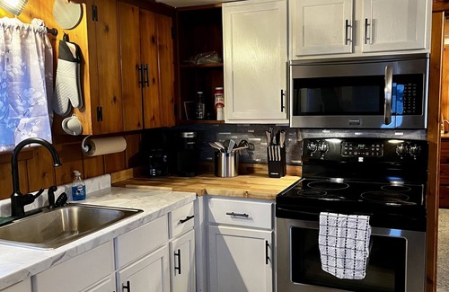 Maple City Cabin | Leelanau County Hidden Gem on Little Traverse Lake