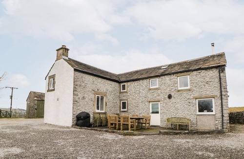 Millers Dale Cottage | LEES FARM, pet friendly, character holiday cottage in Priestcliffe