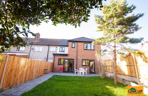 Brunel House | Lees House - 6 Bedrooms House - Entire House -Private Kitchen
