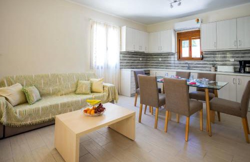 Nidri Apartment | Lefkada Family friendly house with parking ,yard