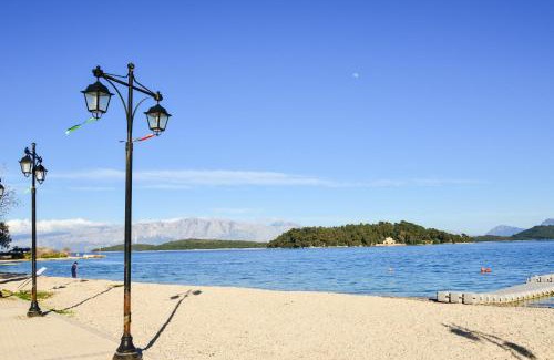 Nidri Apartment | Lefkada Family friendly house with parking ,yard