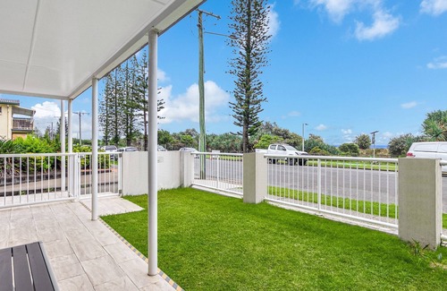 Bilinga Apartment | Legacy 1 - Bilinga/North Kirra Beachfront - Min. 3 Night Stay!