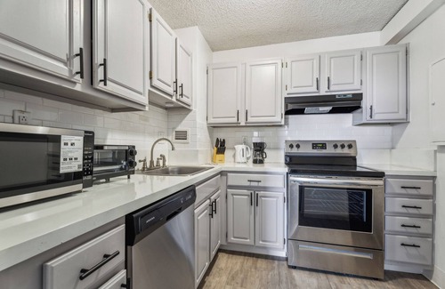 Richmond Apartment | Legacy at Imperial Village 808 I 2 Bed 1 Bath