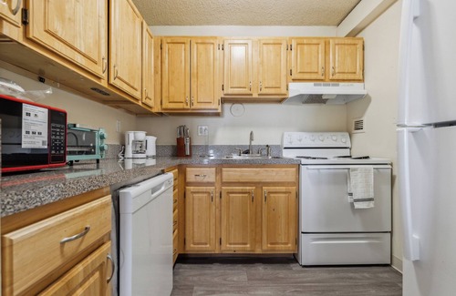 Richmond Apartment | Legacy at Imperial Village 712 I 1 Bed 1 Bath
